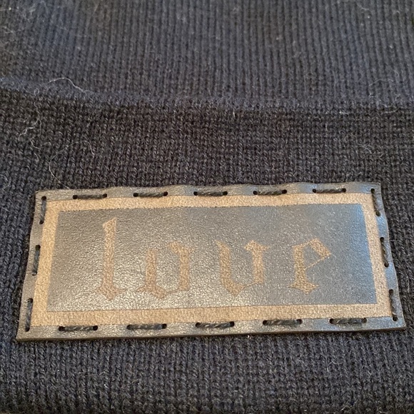 NWT Pom Pom Black Hat with Leather Love Patch - Picture 2 of 3